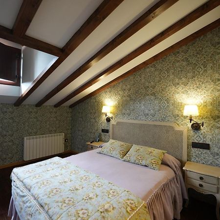 Hotel Rural Y Restaurante, Rinconcito De Gredos Cuevas Del Valle エクステリア 写真