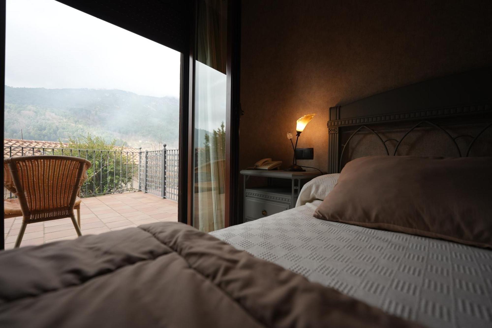 Hotel Rural Y Restaurante, Rinconcito De Gredos Cuevas Del Valle エクステリア 写真