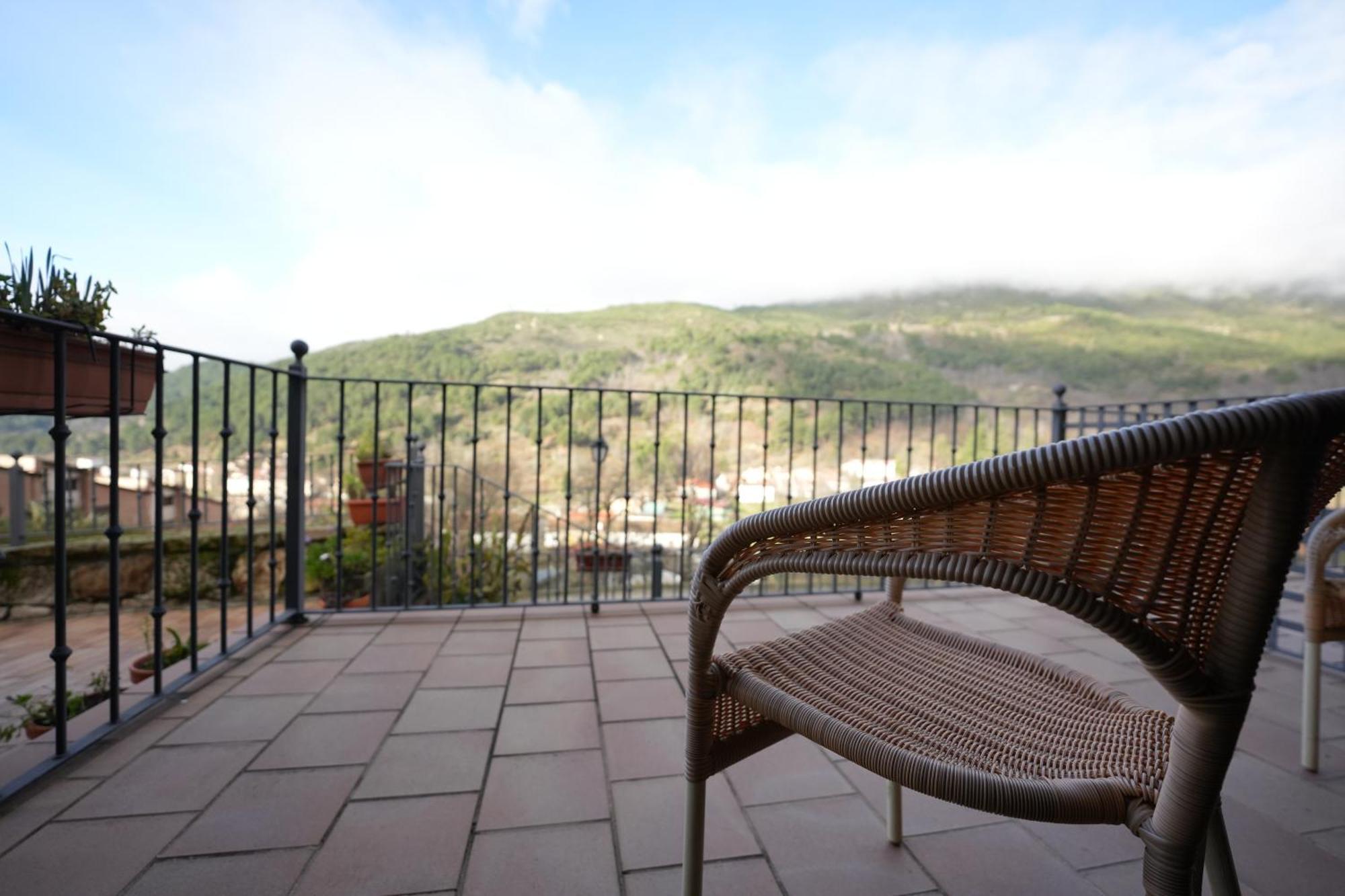 Hotel Rural Y Restaurante, Rinconcito De Gredos Cuevas Del Valle エクステリア 写真