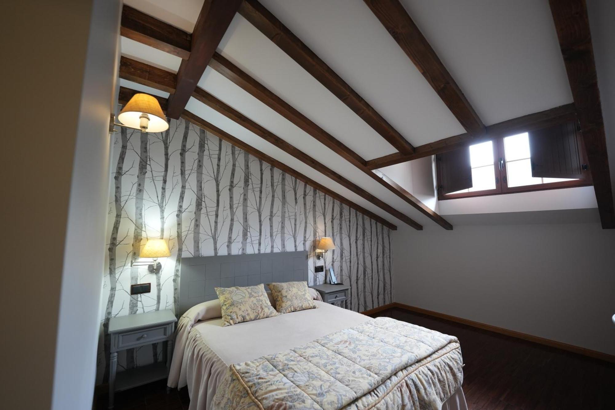 Hotel Rural Y Restaurante, Rinconcito De Gredos Cuevas Del Valle エクステリア 写真