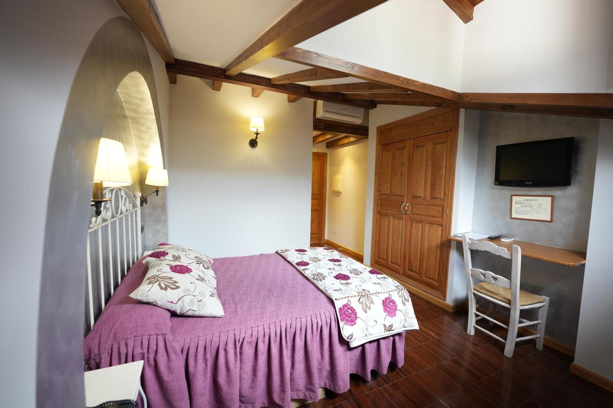 Hotel Rural Y Restaurante, Rinconcito De Gredos Cuevas Del Valle エクステリア 写真